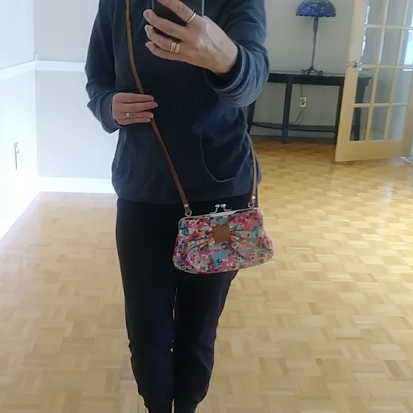 American Eagle kiss clasp floral flowers and bow crossbody bag purse - Picture 2 of 12